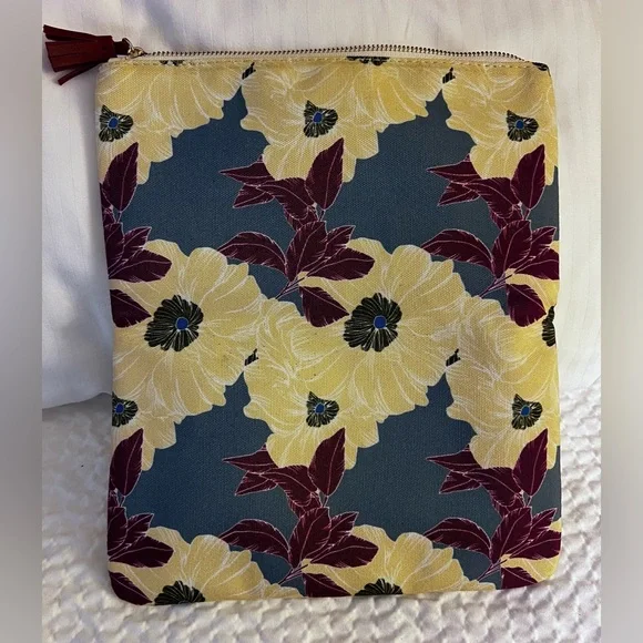 Brand new Rachel Pall Pally clutch. Beautiful floral print design. - Picture 2 of 6